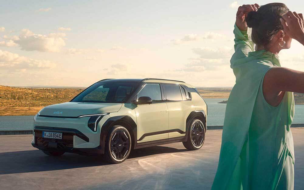 Exterior Mujer Kia EV3